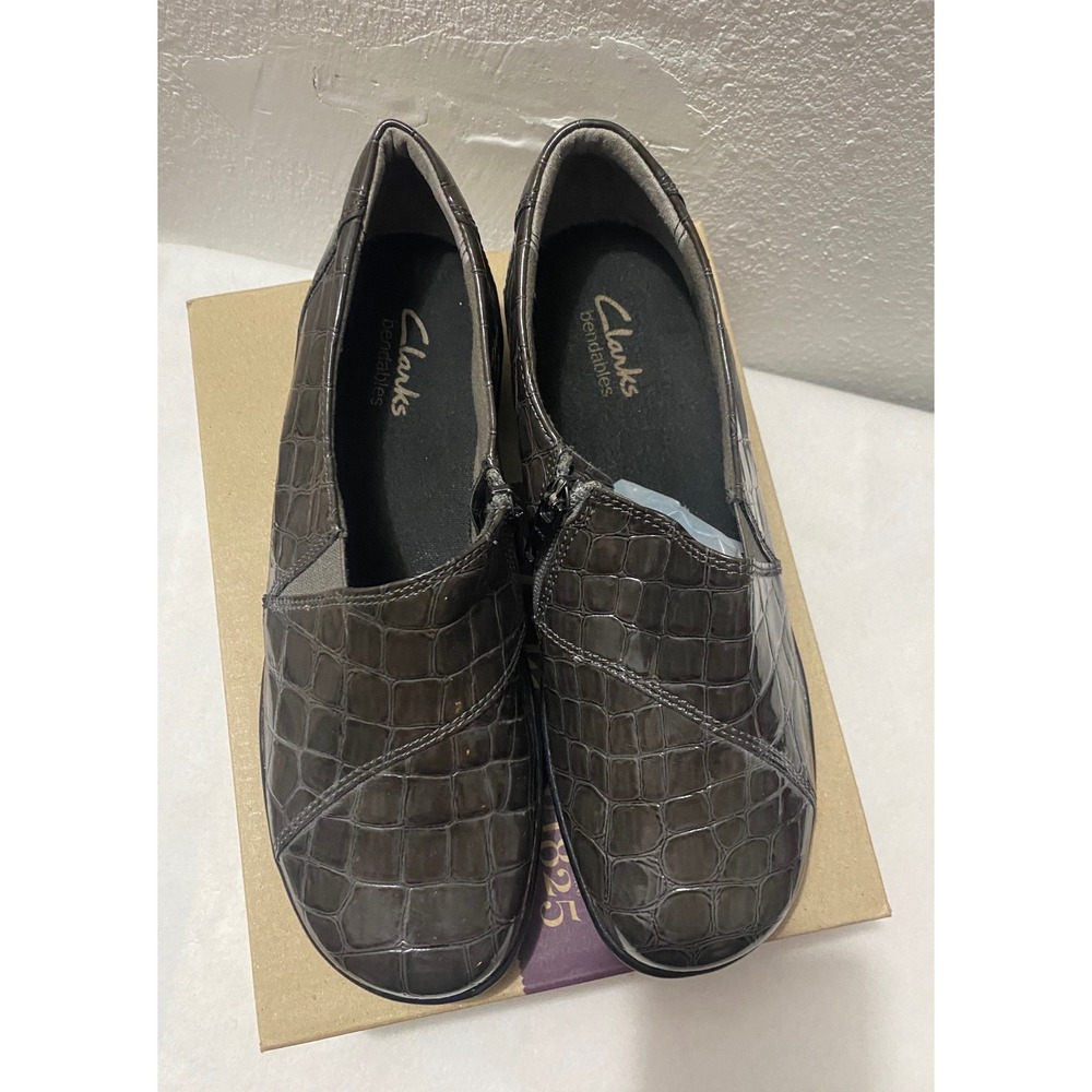 Clarks Women's Brown Faux Crocodile Embossed Slip On Shoes Side Zip Comfort 6.5W - Picture 3 of 9